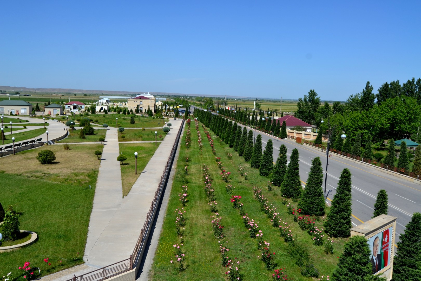 Füzuli rayonunda Qurban Bayramı münasibətilə Vətən Müharibəsi şəhidlərinin ailələri ziyarət olunub