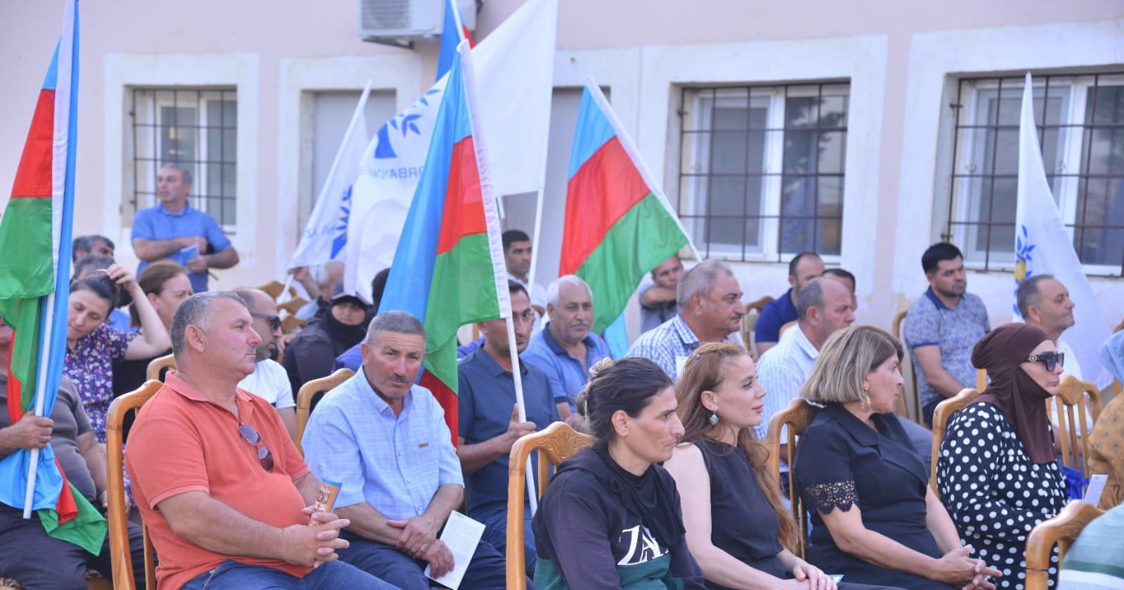 Aydın Hüseynov seçkilərin təşviqat mərhələsi çərçivəsində Ümid qəsəbəsində seçicilərlə görüşüb