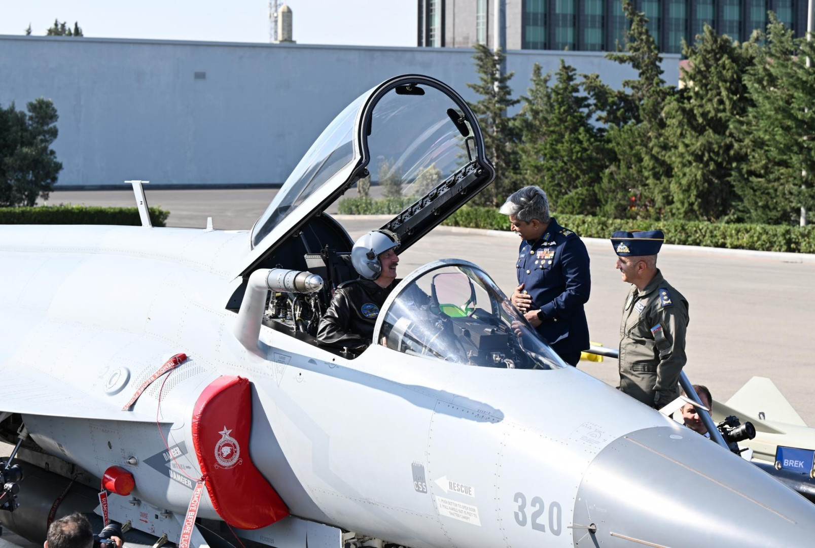 JF-17C TƏYYARƏLƏRİ PREZİDENTƏ TƏQDİM OLUNDU -